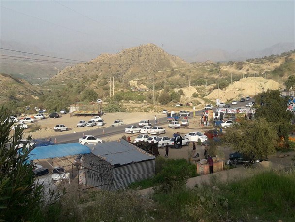 انبوه گردشگران در پنجمین روز از تعطیلات نوروزی در شلال دون باشت+تصاویر