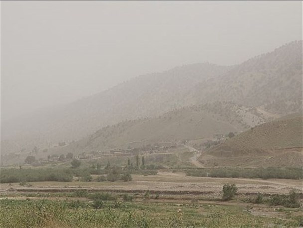 گرد و غبار دید افقی را در بروجرد ۶ کیلومتر کاهش داد