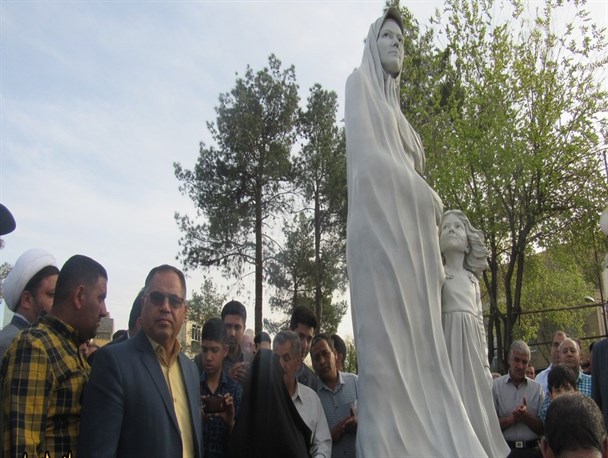 مراسم رونمایی از المان مادر در زرین شهر+تصاویر