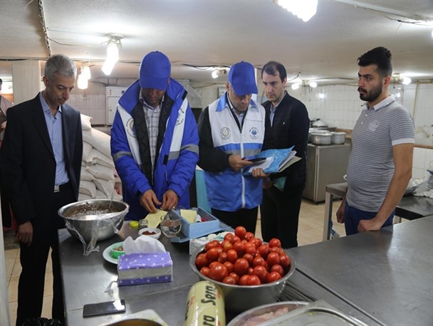 معدوم سازی بیش از ۱۸ تن مواد غذایی غیر بهداشتی در گیلان