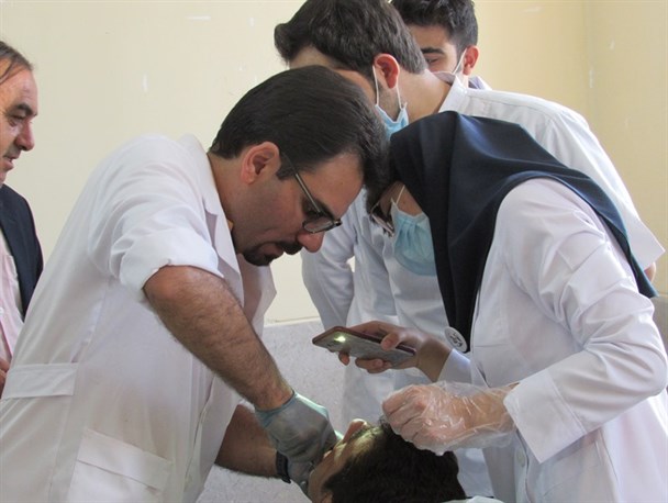 حضور گروه جهادی دندانپزشکی سفیران امید اصفهانی در روستای مال ملا+تصاویر