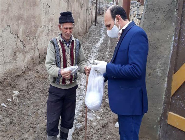 توزیع منزل به منزل ماسک توسط گروههای جهادی بین مردم درگز