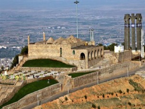 عینالی؛ آرامگاهی بر فراز کوه