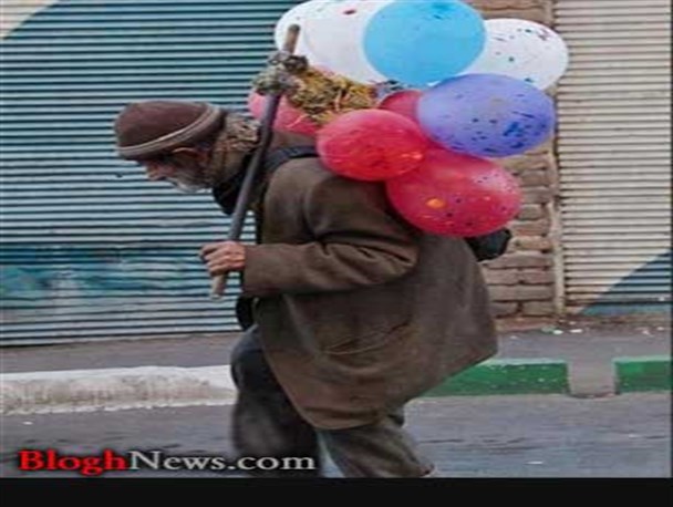 برای لقمه ای نان، بادکنک فوت می کنم