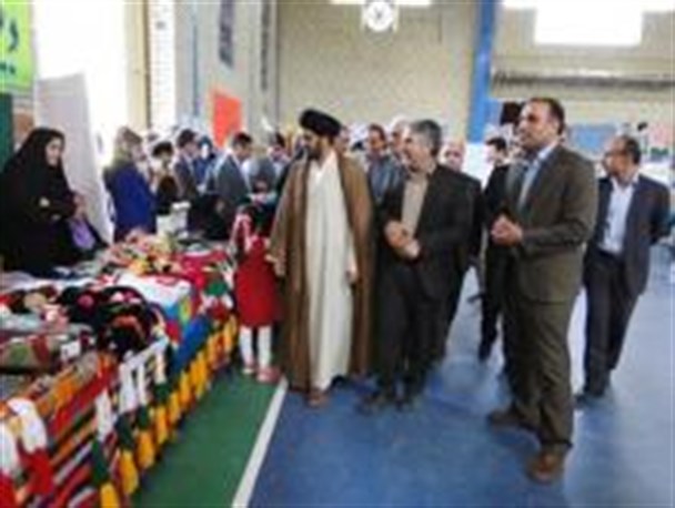 نمایشگاه معرفی مشاغل در مدرسه آیت الله طالقانی یاسوج برگزار شد