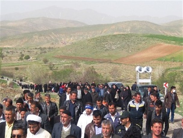 همایش پیاده روی خانوادگی در روستای اردجین برگزار شد+ عکس