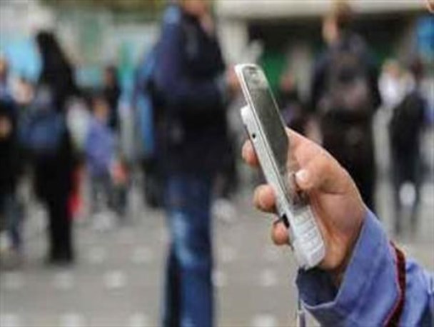 تیغ‌‌دولبه‌‌تلفن‌‌همراه‌‌برای‌‌دانش‌آموزان/ تلفن ‌همراه موجب حواس پرتی در دانش‌آموزان می‌شود
