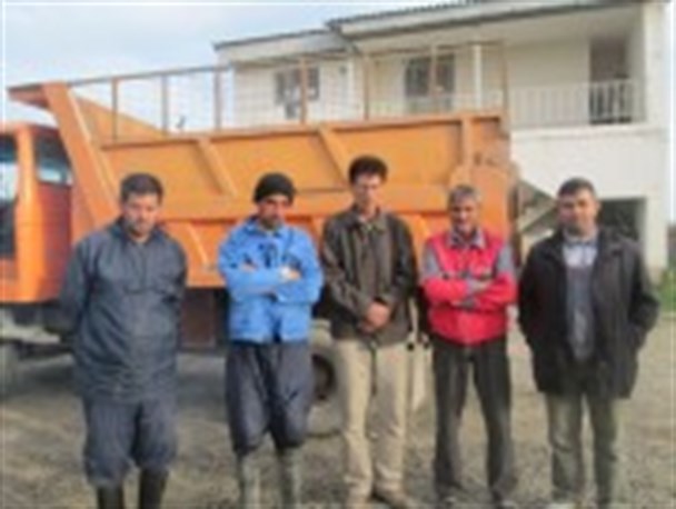 اعضای شورای روستای خواجه نفس دیواری کوتاه تر از کارگران زحمتکش پیدا نکردند+تصاویر
