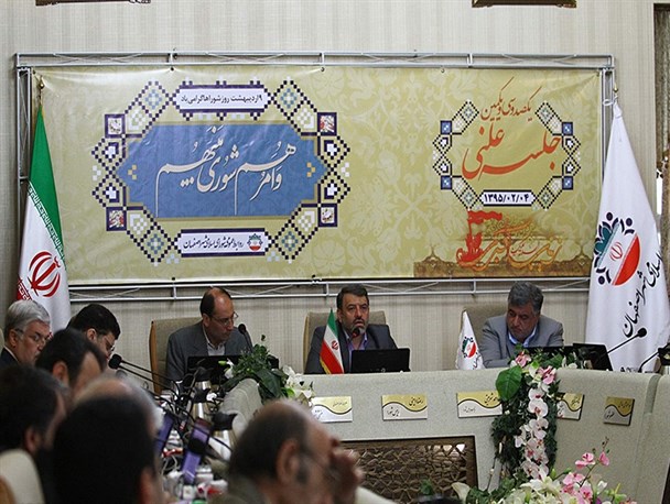 اقتصاد مقاومتی با بخشنامه صادر کردن و راحت طلبی به جایی نمی رسد/ واردات اقلام دارویی خارجی به کشور مغایر با شعار سال است