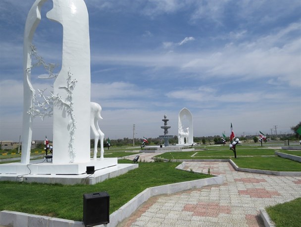 افتتاح و رونمایی از المان محراب و ضامن آهو میدان امام رضا(ع) میناب+عکس
