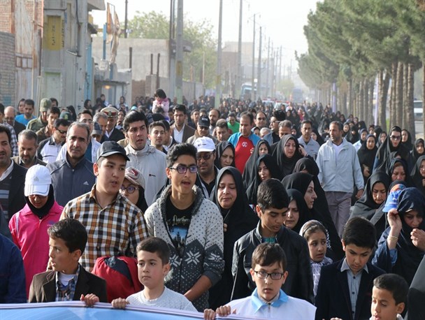 همایش بزرگ پیاده روی خانوادگی در بناب برگزار شد+ تصاویر