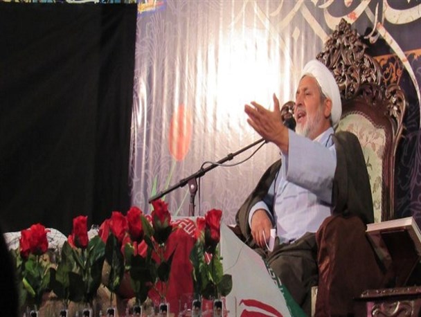 شهدا از مسئولان گله مندند/ تعطیلی ۶۰ درصد کارخانه ها نتیجه اعتماد به دشمن است