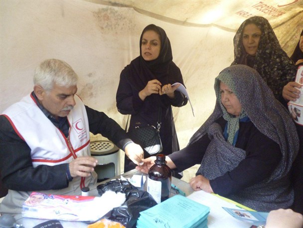 فعالیت های جهادی هلال احمر شهرستان ملارد در هفته سلامت