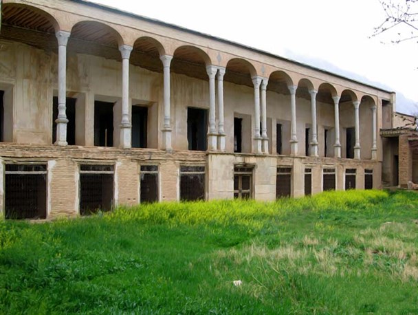 سارقان درب‌های قلعه تاریخی سورک به دام افتادند