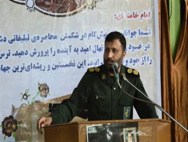 روحانیون و مداحان پیشگام در جهاد تبیین باشند