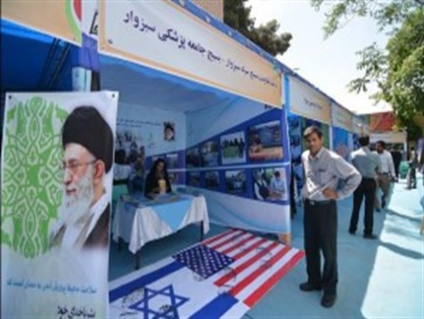 حضور بسیج جامعه پزشکی  در نمایشگاه «پویایی، بالندگی و جوانی جمعیت»
