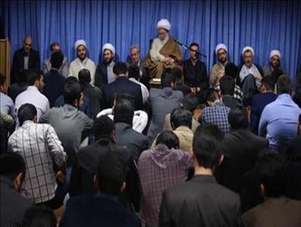 جلسه ای با طعم دانشجو/دانشجویان از بغض مانده در گلو می گویند/اذعان رئیس دانشگاه تبریز به کاستی ها در برگزاری برنامه ها