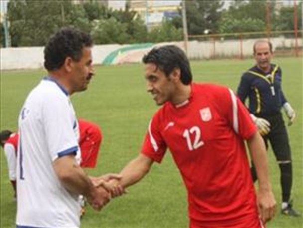 تیم فوتبال پیشکسوتان تراکتور سازی و منتخب شبستر به مصاف هم رفتند+تصاویر