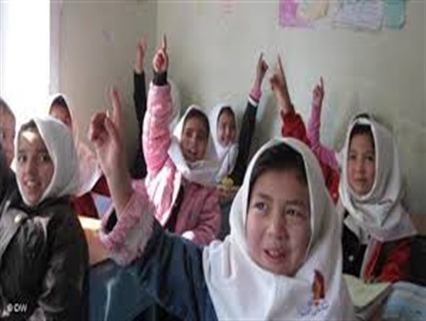 ورود افاغنه غیر قانونی به مدارس بی توجهی به قوانین است