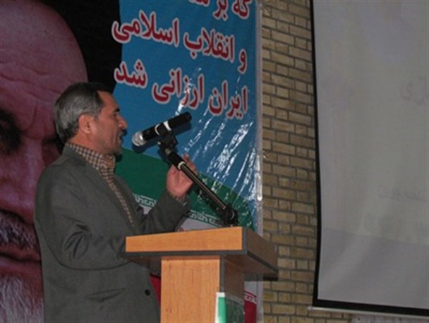 با انفعال ولبخند به دشمن مشکلات کشور حل نمی شود