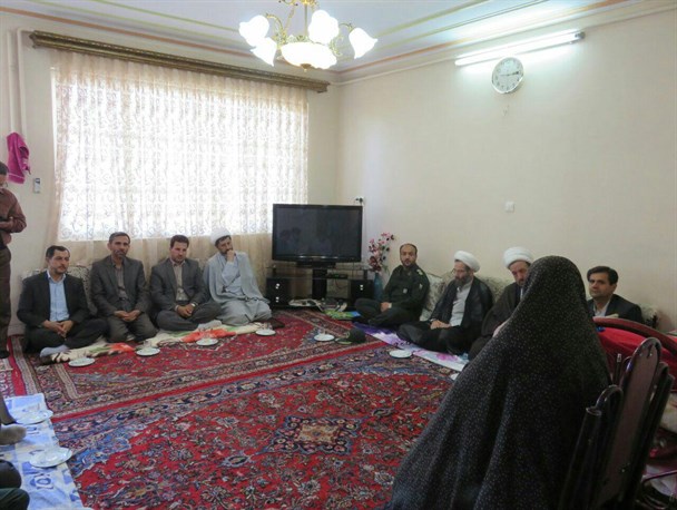 دیدارمسئولین شهرستان بهار بامادر مکرمه شهید شاخص بهار سال 1395