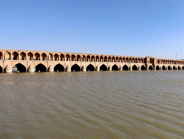 خداحافظی مهمان ۵۰ روزه با اصفهان/ قلب اصفهان در اوج گرما از تپیدن باز می ماند