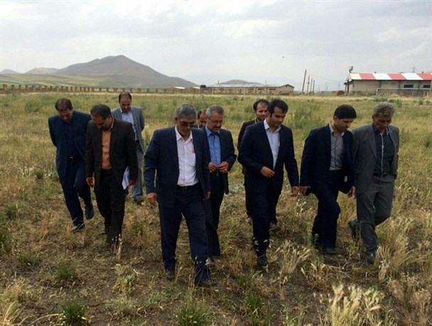 بازدید مدیرکل ورزش و جوانان همدان از طرح‌های ورزشی بخش خزل نهاوند+ تصاویر