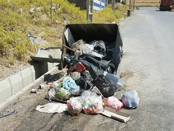 سرگردانی زباله ها در سطح خیابان های شهر آبدانان