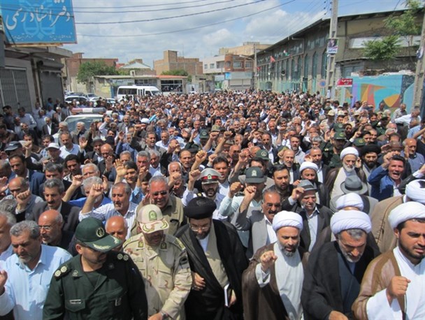 خروش نمازگزاران جمعه پارس آباد علیه جنایات رژیم آل خلیفه + عکس