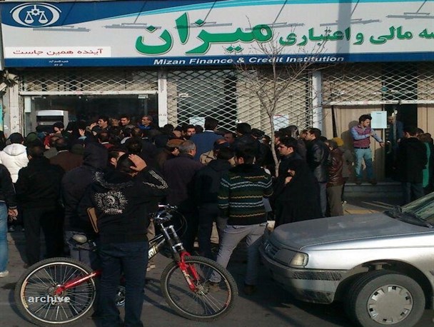 مسدود شدن خیابان امام رضا توسط سپرده گذاران موسسه میزان