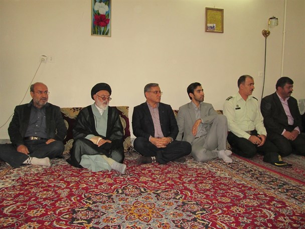 دیدار اعضای دادگستری و دادستانی آبیک با خانواده شهید حمزه