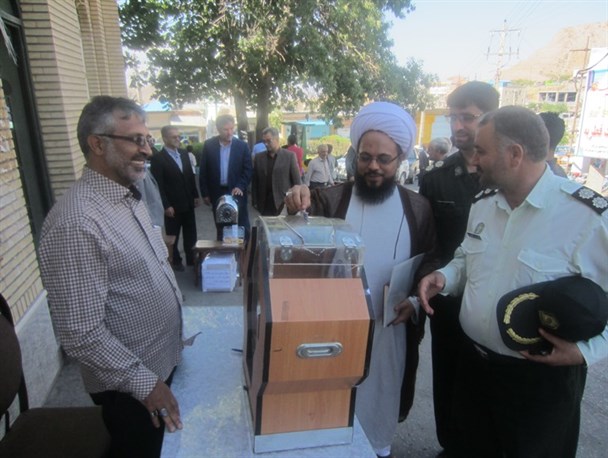 جمع‌آوری زکات فطره در مراکز شهری و روستاهای شهرستان کوثر/تصاویر