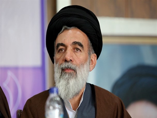 مسئولین گوش شنوا در مقابل خواسته های مردم داشته باشند / روحانیت از مردم و برای مردم است