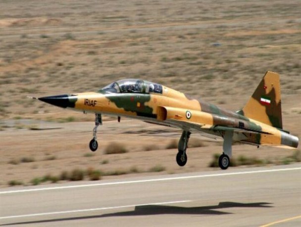 آیین تحویل‌دهی سه فروند جت جنگنده کوثر به نیروی هوایی ارتش