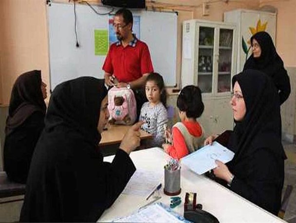 مدارس نهاوند حق دریافت هیچگونه پولی در هنگام ثبت نام ندارند