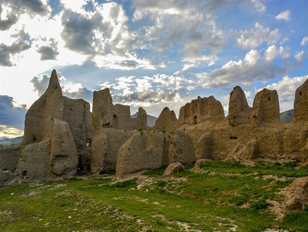کارشناسان سازمان ملل یونیدو از روستاهای تاریخی بخش دینور بازدید کردند