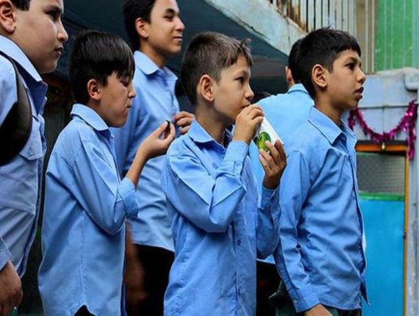 دانش آموزان روستای مغدان بستک در کش و قوس قانون تقسیمات کشوری/ مسئولان: پیگیر راهکار قانونی هستیم