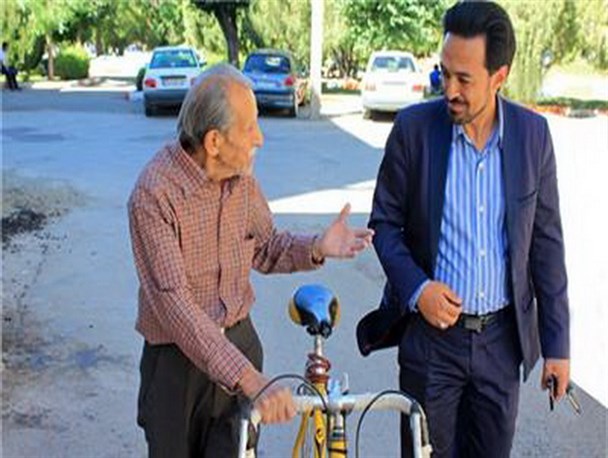 شرایط نامساعد جوی خوزستان مانع از رکابزنی مرد جاده های ایران شد
