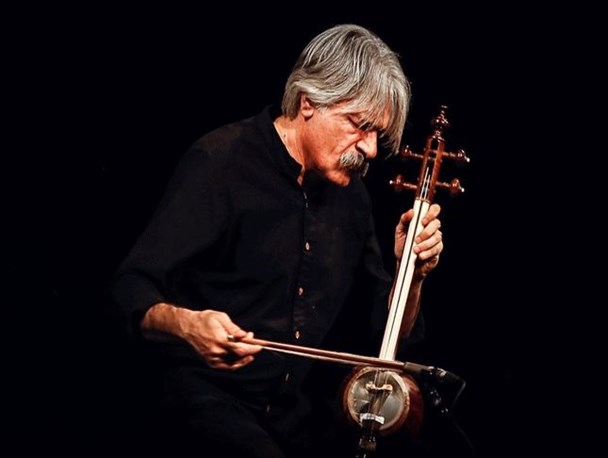 نوازندگی کیهان کلهر برای کودکان سر پل ذهاب