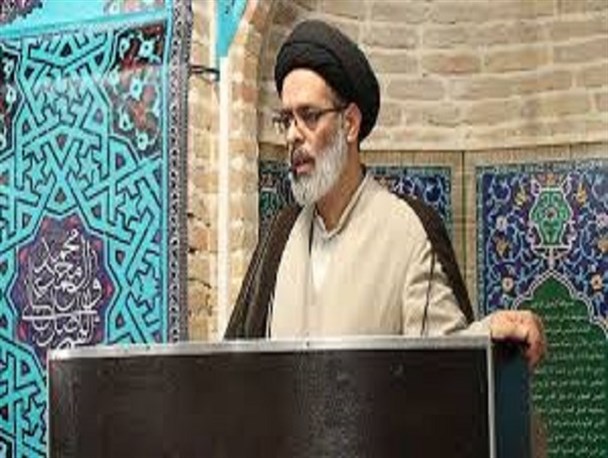 ائمه جمعه در پیچ‌های تاریخی مردم را راهنمایی می‌کنند