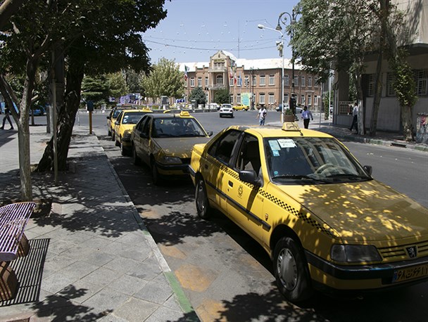 فاصله‌گذاری اجتماعی در تاکسی‌ها رعایت شود/ رانندگان و مسافران نسبت به رعایت پروتکل‌ها ساده‌انگاری نکنند