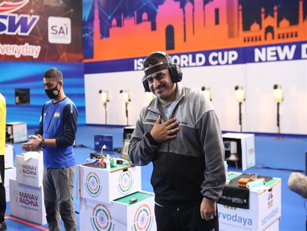 بهترین رنگ مدال با عنایت خدا نصیبم شد/ شادی لحظه اهتزار پرچم ایران قابل وصف نیست+فیلم