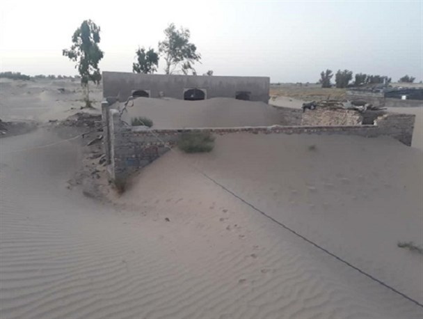 تاخت و تاز طوفان سهمگین در جنوب شرق کشور/ اینجا ریه مردم در روزهای کرونایی با ریزگردها هم می جنگد