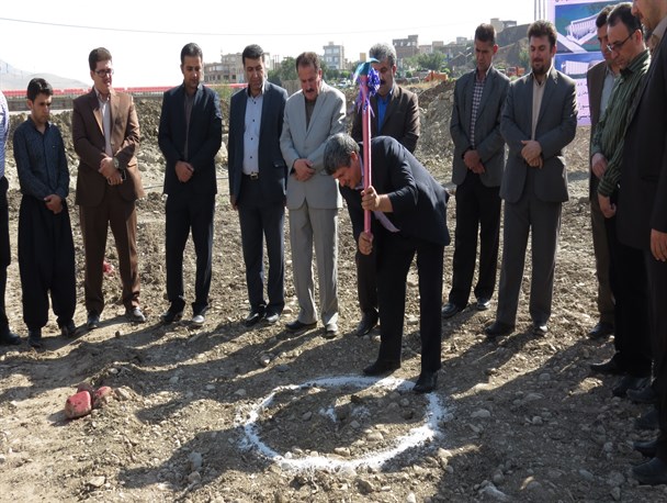 کلنگ احداث پل تجاری فرهنگی در سقز بر زمین زده شد