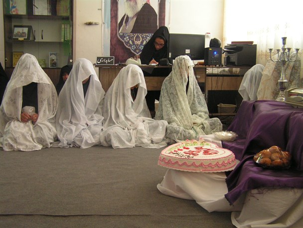 اهداء جهیزیه به نوعروسان