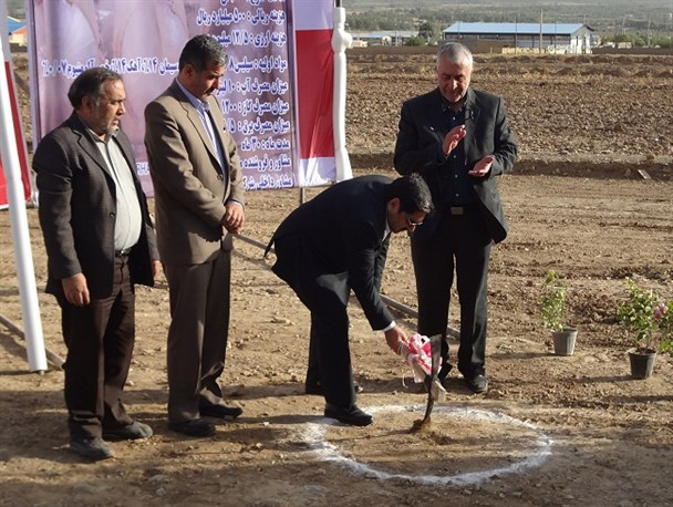 کلنگ احداث کارخانه تولید بتن سبک در شهرستان نهاوند به زمین زده شد+ تصاویر