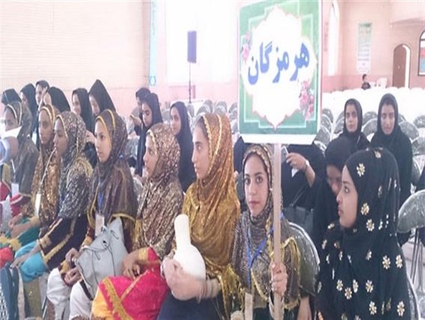 دانش آموزان  مینابی  بر سکوی مسابقات آوایی ایستادند
