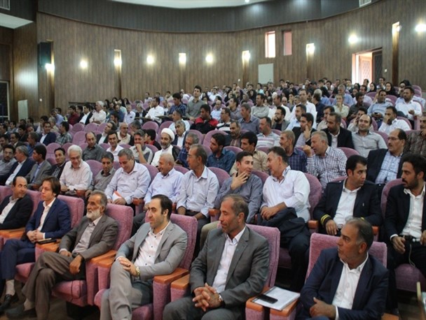 مراسم تجلیل از کارمندان نمونه پلدشت+ تصاویر