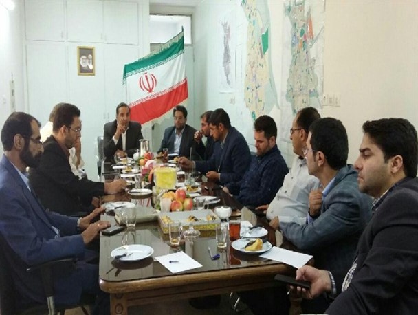 شهرداری انتخاب کنید که کار بلد و باتجربه باشد و پروازی نباشد/ وجود بافت‌ فرسوده، توسعه‌نیافتگی و فعال نبودن صنایع تولیدی از مشکلات نهاوند است
