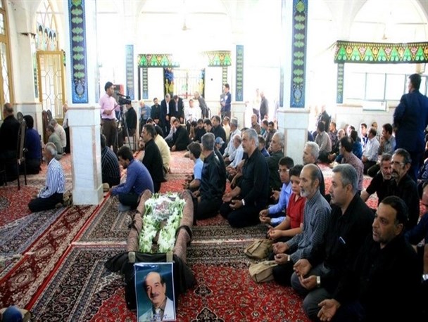 پیکر مجری و دوبلور رسانه ملی در آران و بیدگل به خاک سپرده شد/ تصاویر